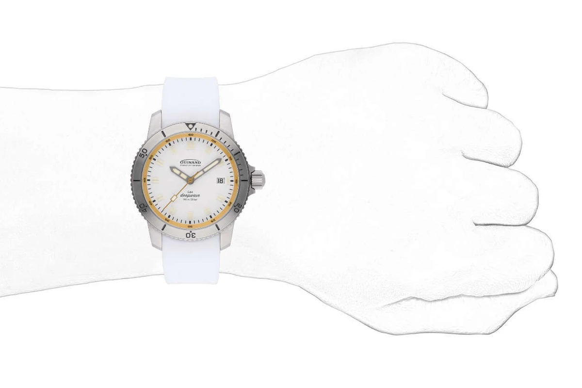 Guinand Deepwave Whitewater Gold am Handgelenk im Expeditionseinsatz